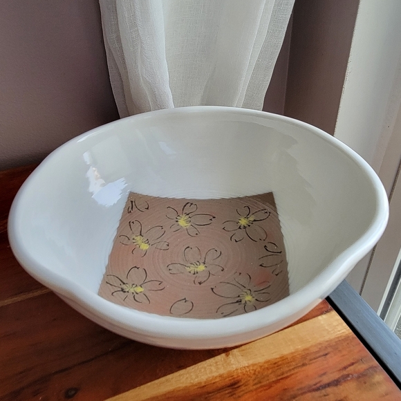 Porcelain Asian Bowl Signed Brown/White Flower Details Med Size Salad Cold Food - Picture 1 of 9